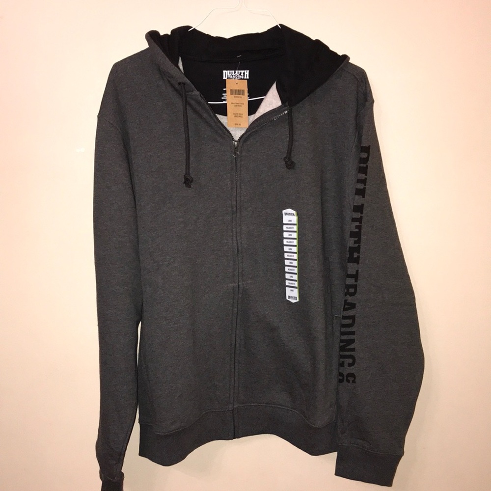 🆕 Men’s Duluth hooded sweater.